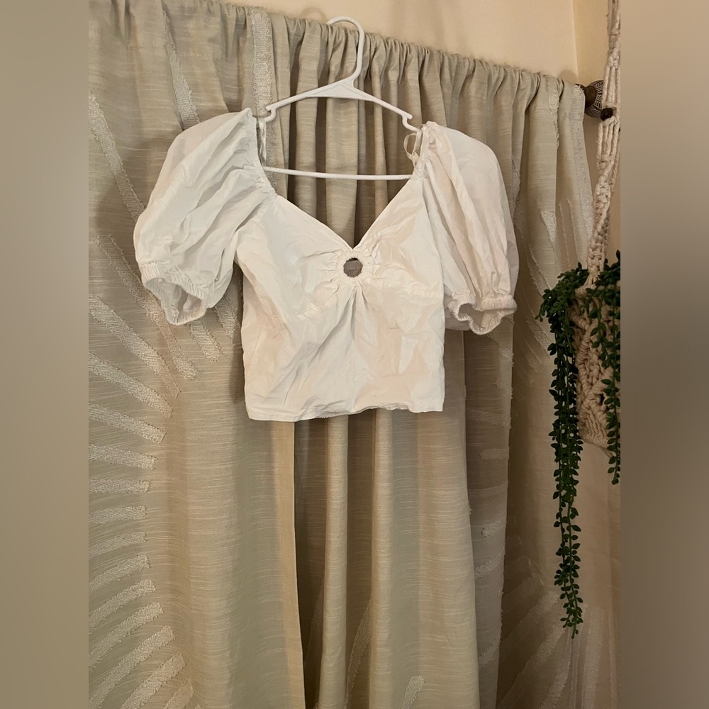 White crop top with puff sleeves